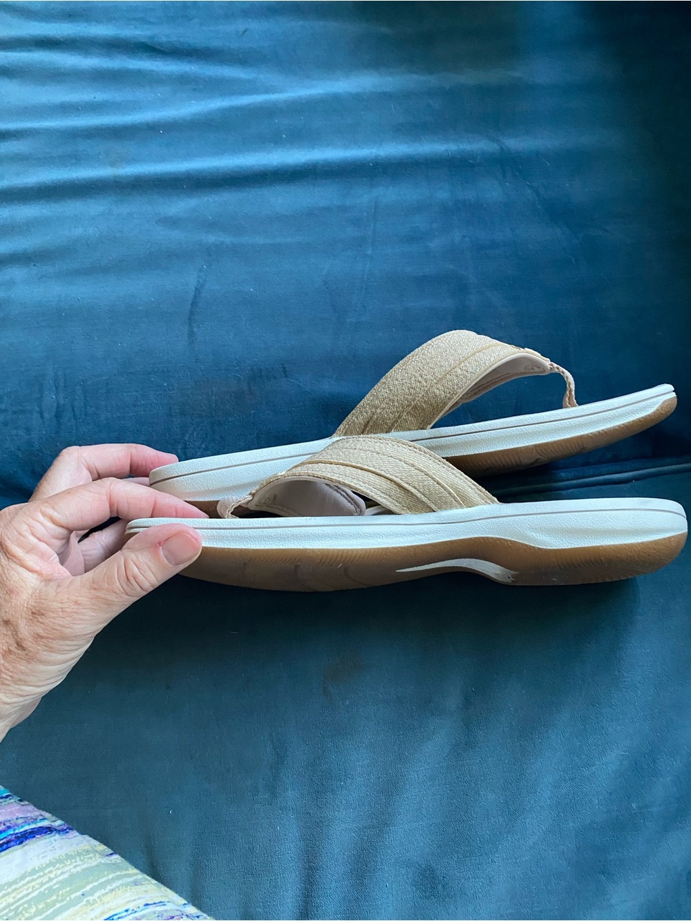 Clarks Women’s Tan Cloudsteppers Comfort Thong Sandals size 10 - Picture 5 of 5